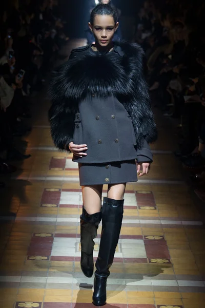 Look 28